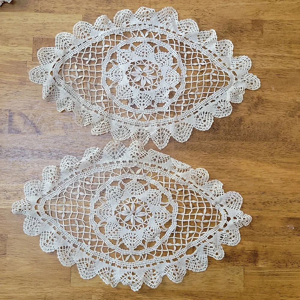 Vintage Set of Doilies - Picture 1 of 2
